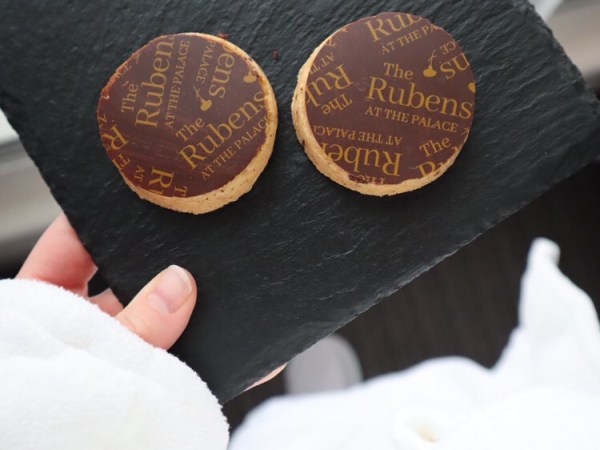 Lontoo, osa 2:nähtävyyksiä, kalligrafiakursseja, taidetarvikkeita sekä viiden tähden hotelli palatsin&nbsp;vieressä